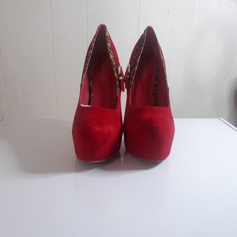 Mascotte Red Leopard High Heels size 8.5.
